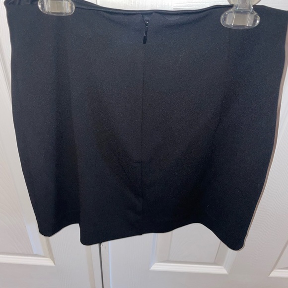 Black mini skirt with gold buttons - Picture 2 of 3